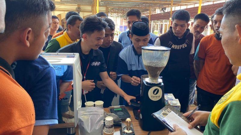 Kembangkan Ekonomi Kreatif, Warga Binaan Rutan Pinrang Dilatih Meracik dan Menggunakan Peralatan Kopi