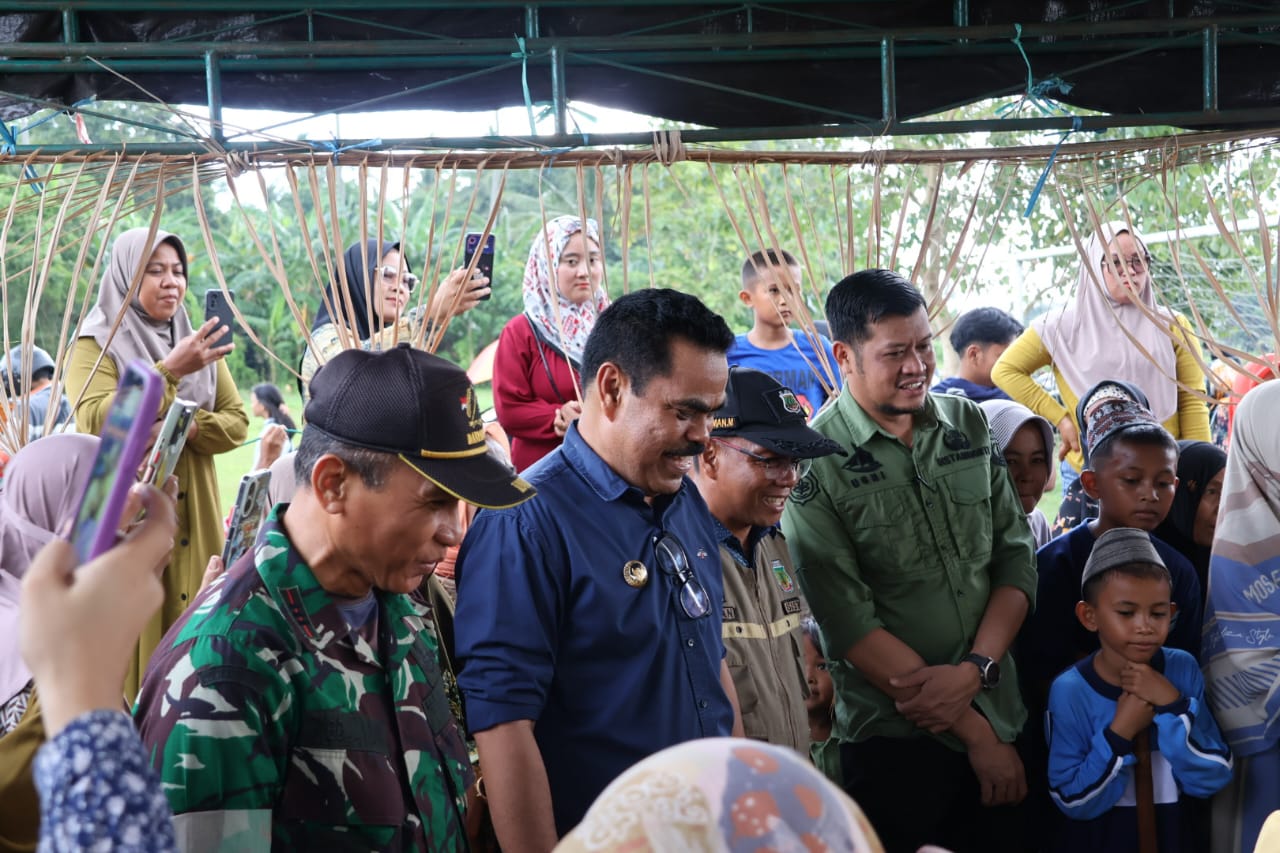 Bukti Kesyukuran, Pj Bupati Ahmadi Akil Hadiri Pesta Panen di Talabangi