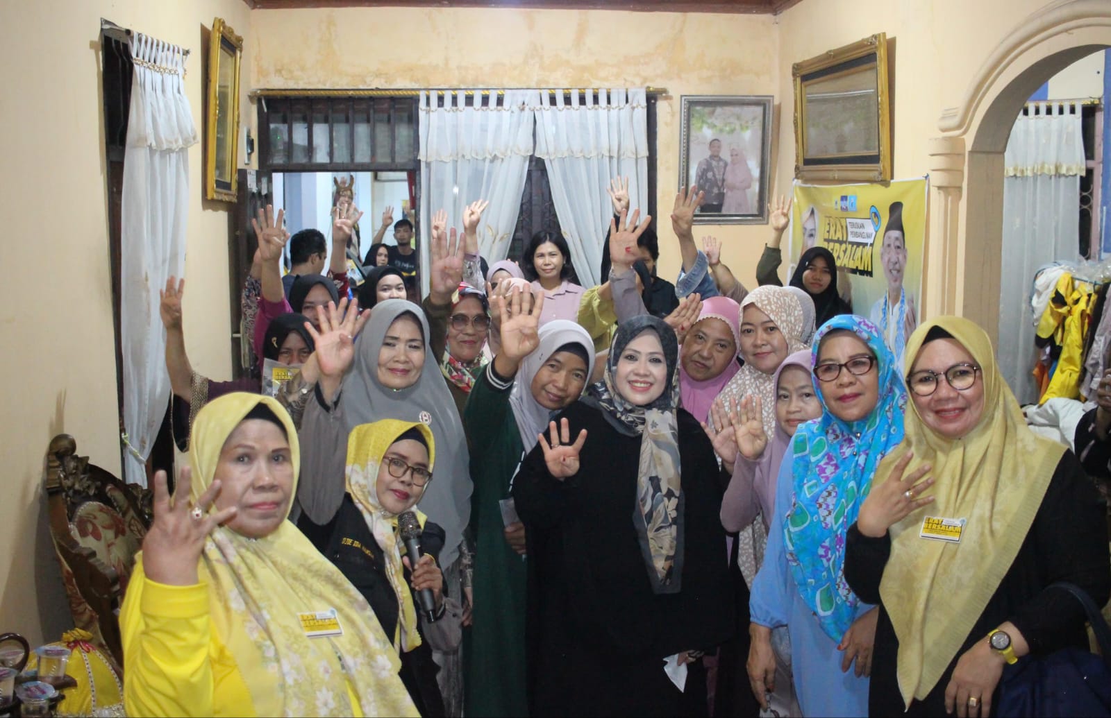 Temui Masyarakat Jawi-Jawi, Erat Bakal Kembangkan UMKM melalui Program Bantuan Modal Usaha