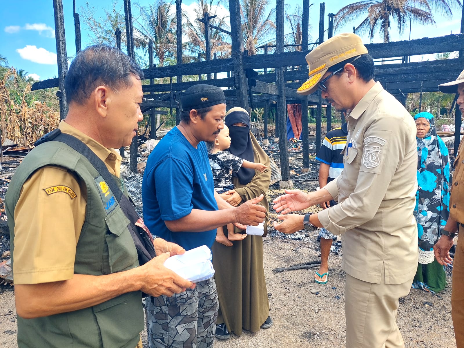 Hadir untuk Warga, Pemkab Pinrang Salurkan Bantuan ke Korban Bencana di Tiga Kecamatan
