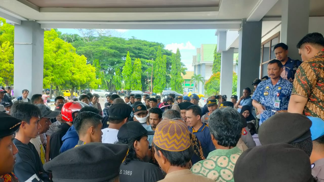 Warga Minta Pj Bupati Cabut Rekomendasi Tambang Pasir di Bababinanga dan Salipolo