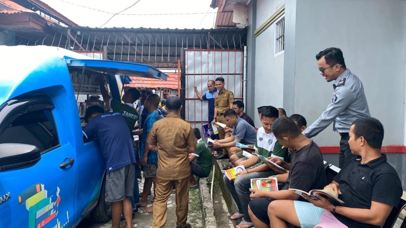 Warga Binaan Rutan Pinrang Antusias Kunjungi Layanan Perpustakaan Keliling