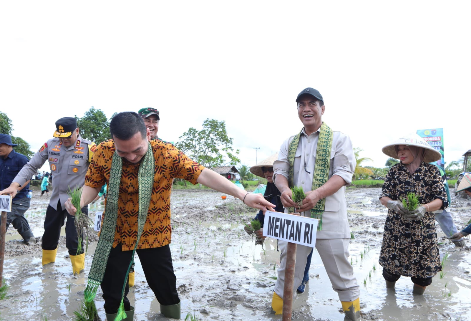 Mentan Jelajahi 3 Provinsi dalam 1 Hari Demi Swasembada Pangan