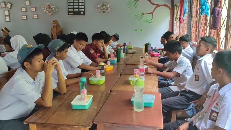 SMKN 6 Pinrang Uji Coba Makan Bergizi