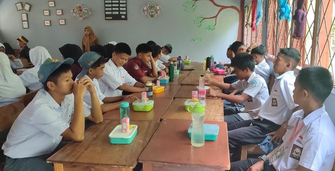 SMKN 6 Pinrang Uji Coba Makan Bergizi