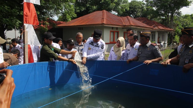 Lapas IIA Parepare Tanam Perdana Bibit Lombok Dilanjutkan Tebar Benih Ikan Lele Sangkuriang serta Ikan Nila bersama Pj Walikota Parepare