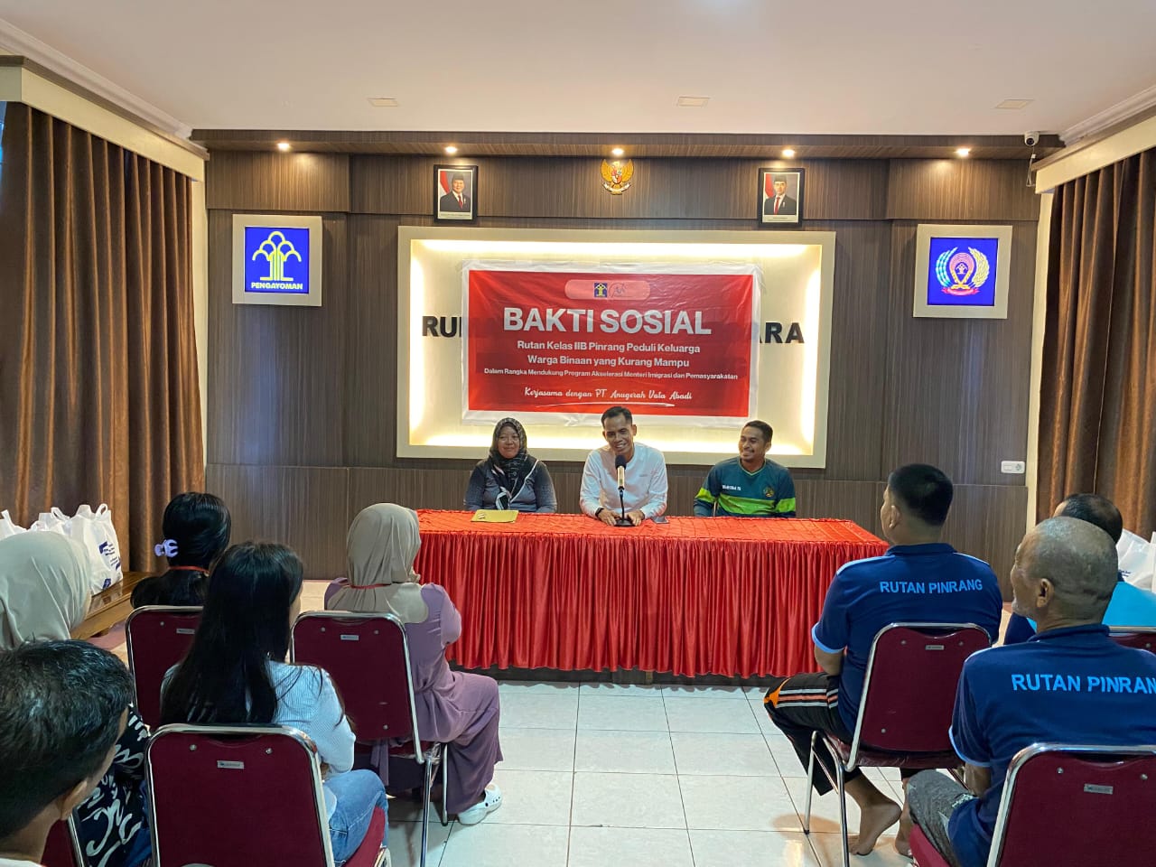 Baksos Rutan Pinrang, Bagikan Paket Sembako ke Keluarga Warga Binaan Kurang Mampu