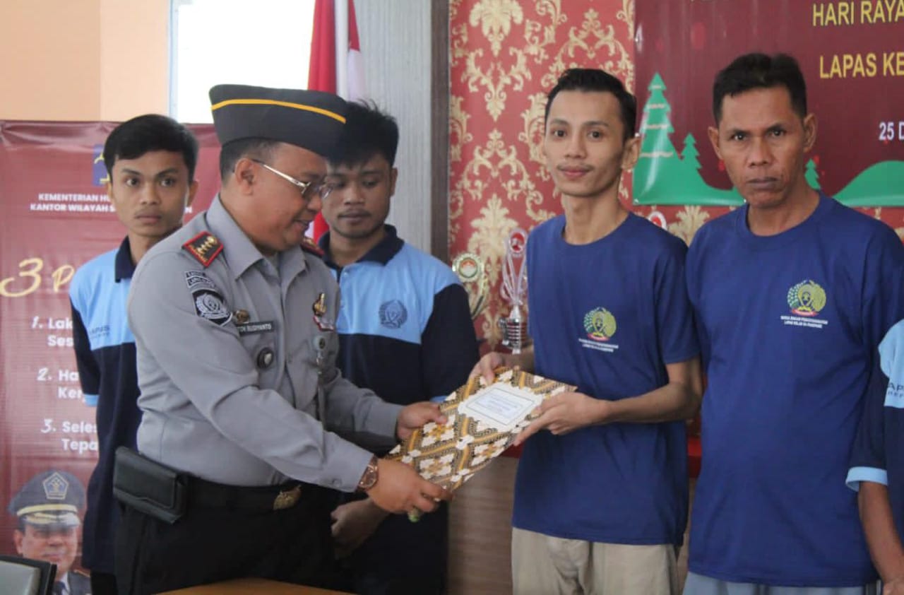 10 WBP Lapas Parepare Terima Remisi Khusus Natal 2024