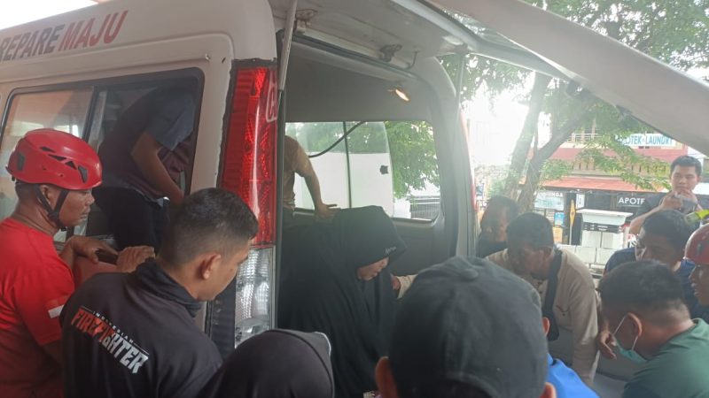 Warga Obesitas di Soreang Dibawa ke RSUD Andi Makkasau untuk Ditangani