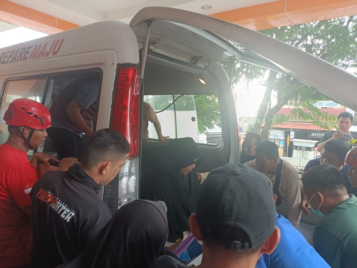 Warga Obesitas di Soreang Dibawa ke RSUD Andi Makkasau untuk Ditangani