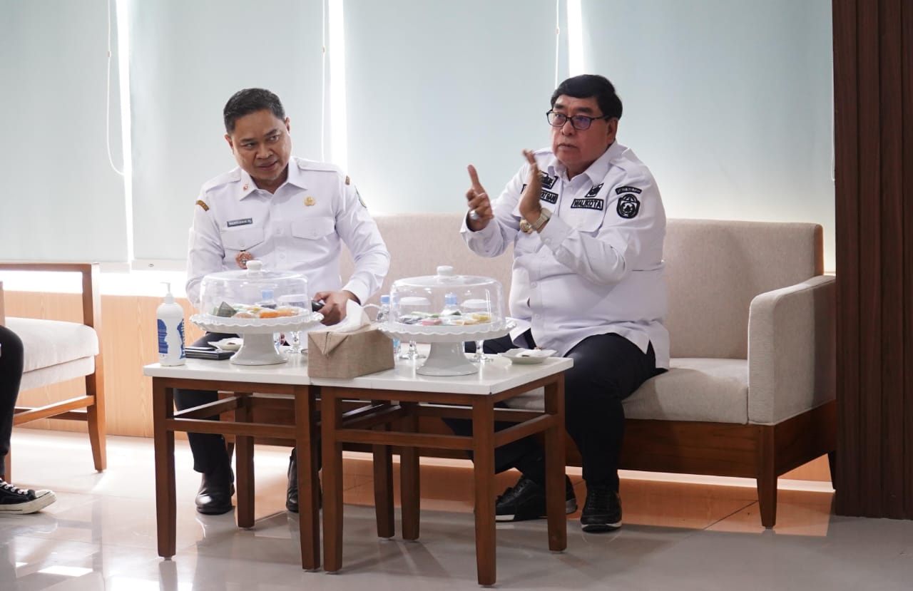 Pj Wali Kota Bangga Parepare PunyaLayanan Bedah Saraf di RS Hasri Ainun Habibie