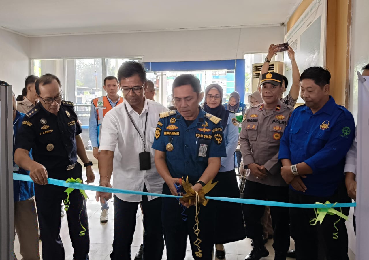 Barang Penumpang Berangkat di Pelabuhan Nusantara Diperiksa Melalui X-Ray