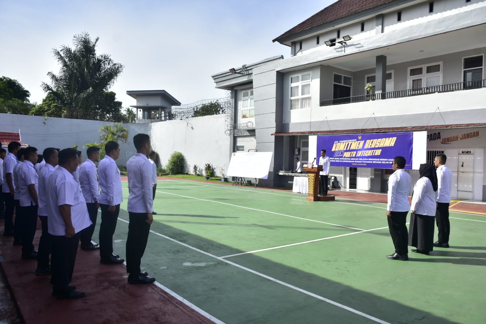 Apel Penandatangan Komitmen Bersama dan Pakta Integritas, Karutan Pinrang Ajak Jajaran Hindari Penyimpangan