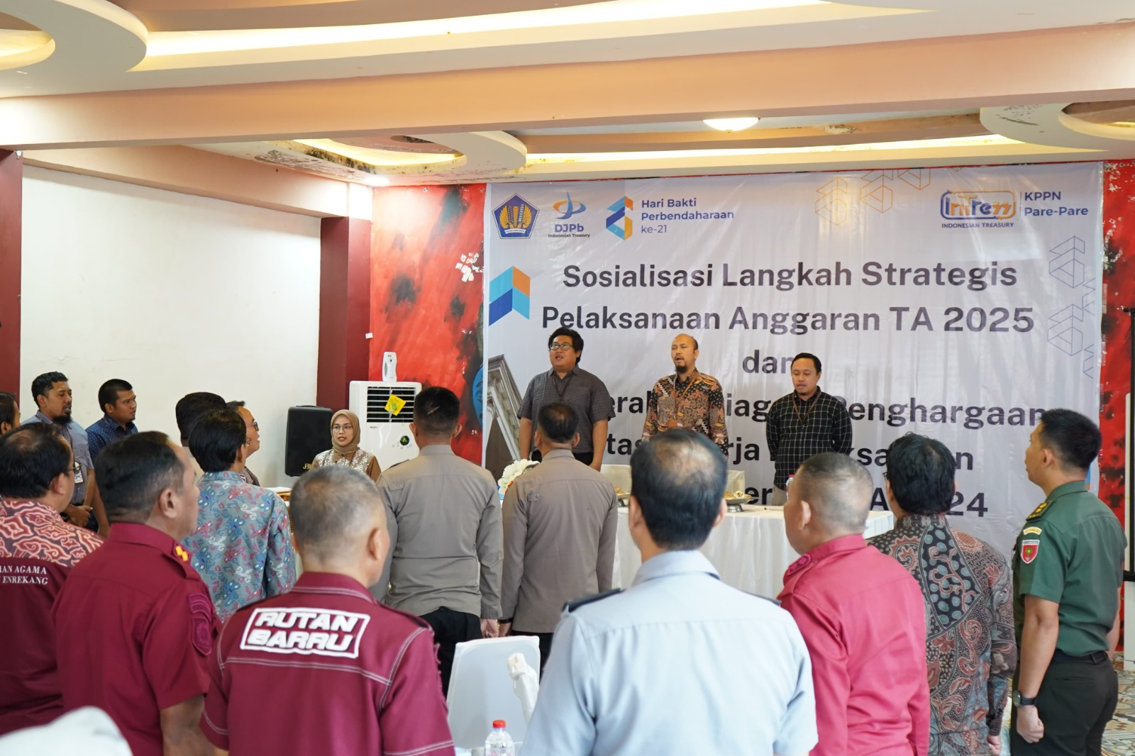 KPPN Sosialisasi Langkah Strategis Pelaksanaan Anggaran 2025 dan Penyerahan Penghargaan Satker Berprestasi 2024