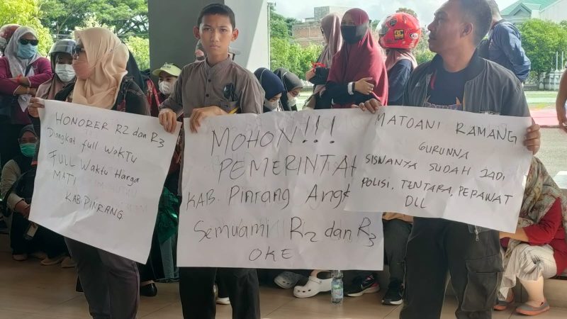 Aksi Pegawai Honorer di Pinrang Minta Kuota
