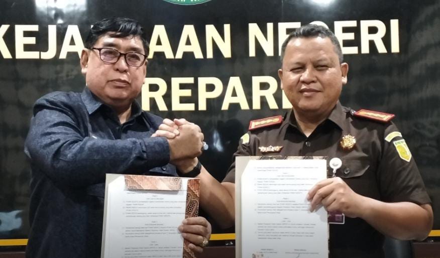 Pemkot Parepare Serahkan Hibah Bangunan ke Kejari Senilai 2,3 M