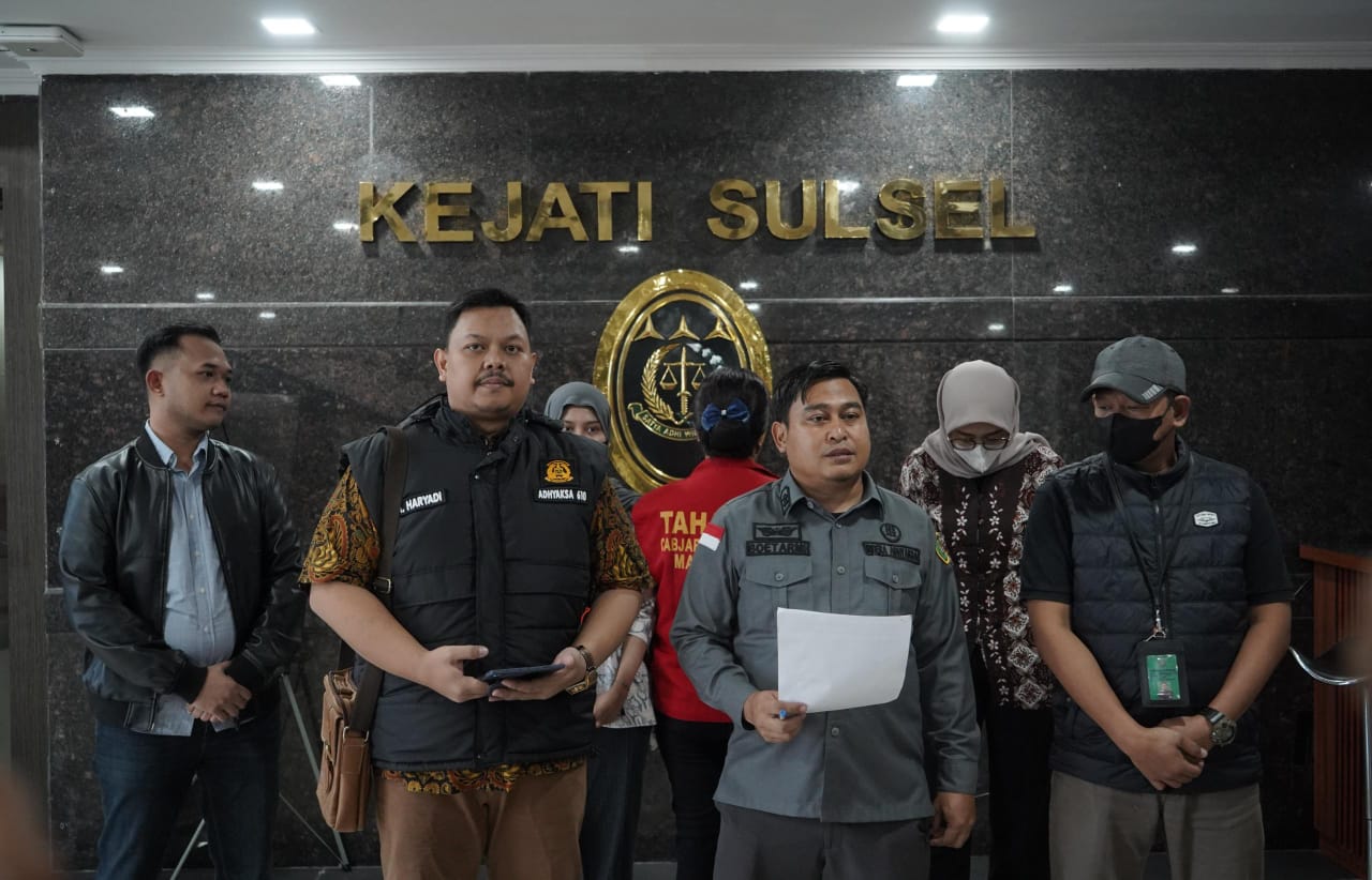 Tim Tabur Kejati Sulsel Amankan DPO Kasus Pemerasan di Bogor