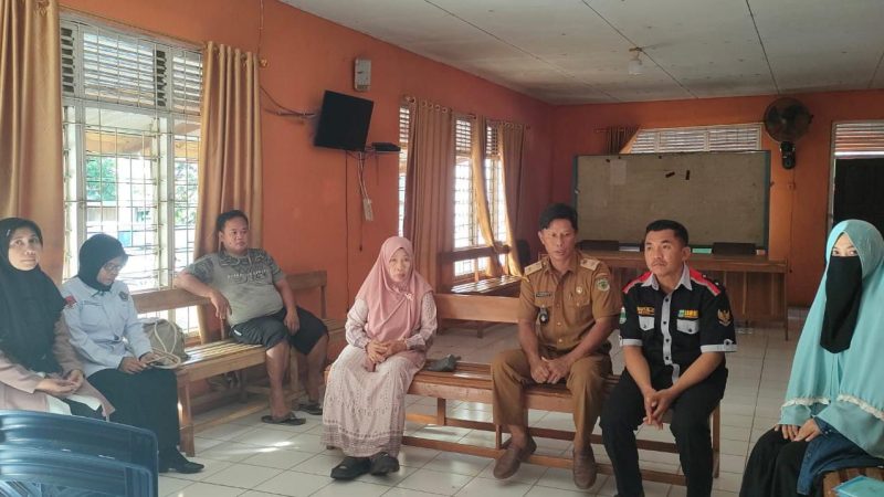 Kades Wattangpulu Tepis Tudingan Sulit Ditemui, Warga: Bukan Kepala Desa Kalau Selalu di Kantor