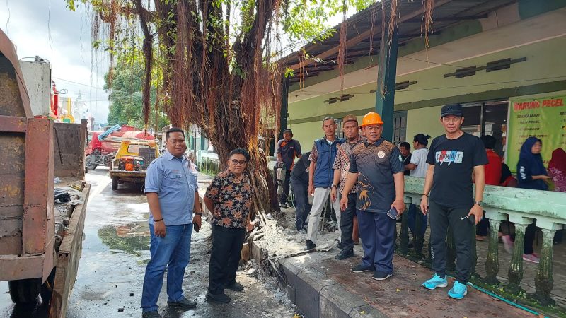 Kolaborasi SKPD Pemkot Parepare Tangani Selokan Tersumbat