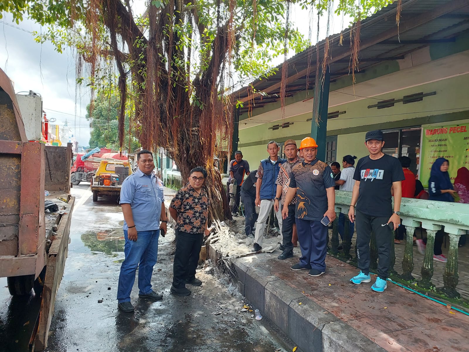 Kolaborasi SKPD Pemkot Parepare Tangani Selokan Tersumbat
