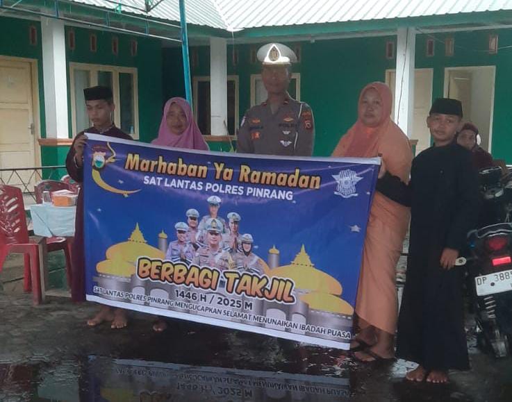 Kasat Lantas Polres Pinrang Berbagi Takjil bersama Anak Panti Asuhan Ulu Tedong