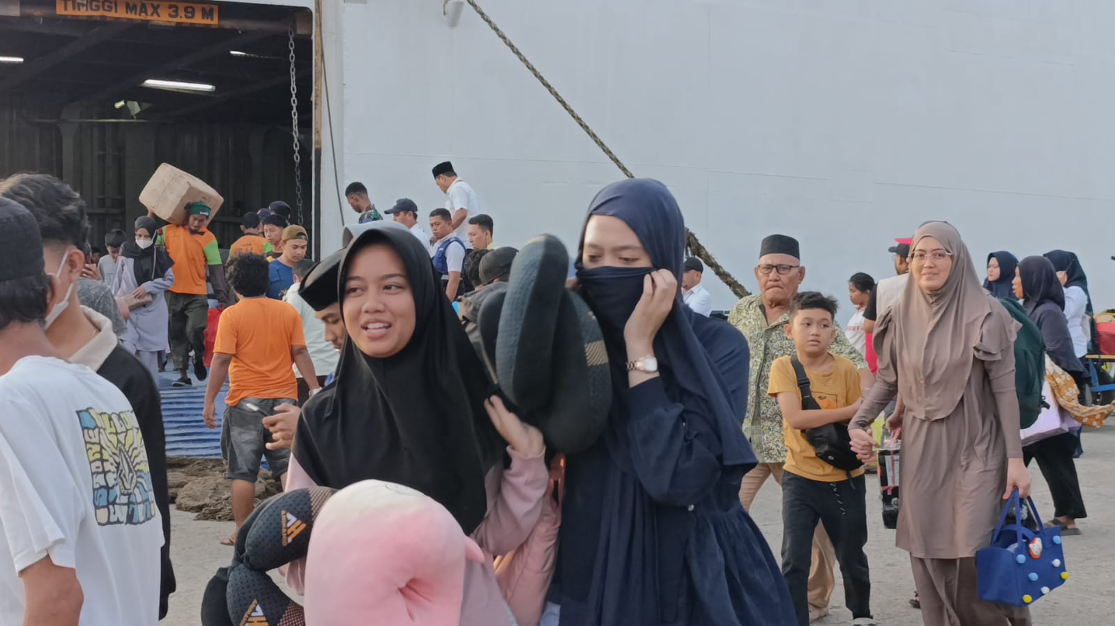 KM Egon Milik Pelni Tiba di Pelabuhan Parepare, Bawa Ratusan Pemudik dari Batulicin