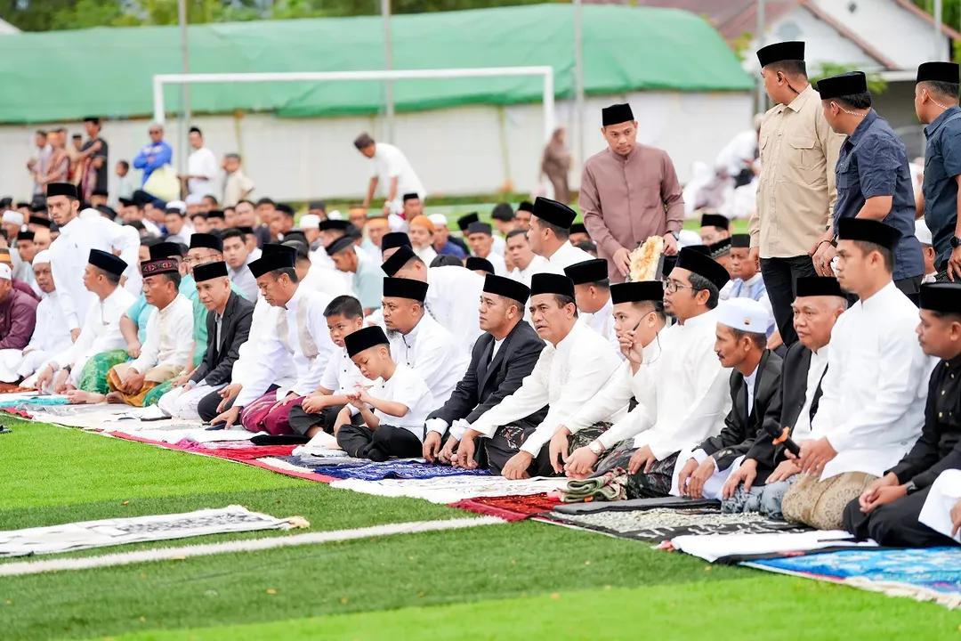 Gubernur Sulsel Andi Sudirman Salat Idulfitri 1446 Hijriah di Kampung Halaman Bakunge Bone