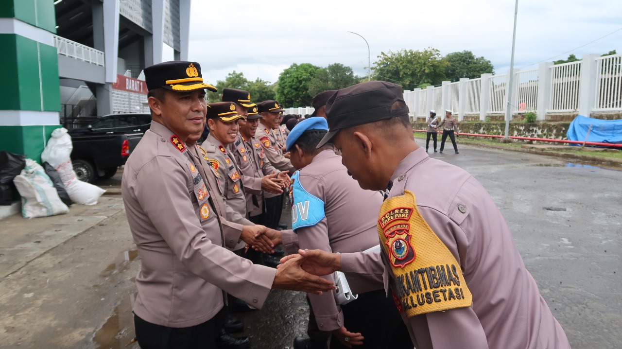 Kapolres Perkuat Moral Personil Jelang Pengamanan Laga PSM vs Cong An Hanoi