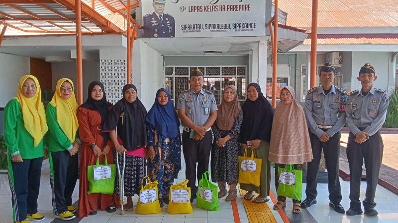 Peringati Hari Bhakti Pemasyarakatan ke 61, Lapas Parepare Berikan Bantuan untuk Keluarga Warga Binaan dan Masyarakat Sekitar
