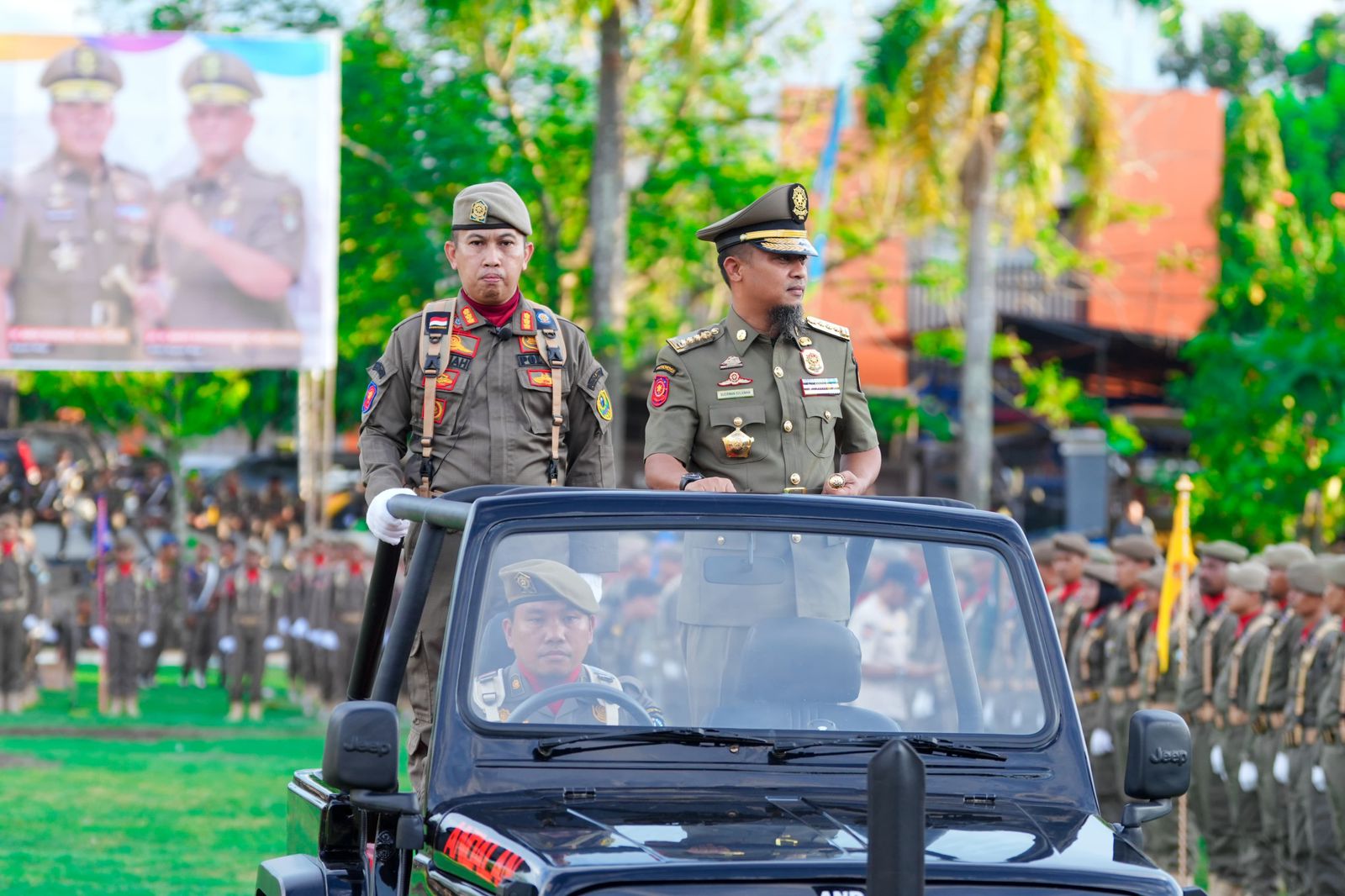 Gubernur Sulsel Pimpin Apel Satpol PP di Wajo Naik Mobil Listrik Jeep Andalan Cek Kesiapan Pasukan