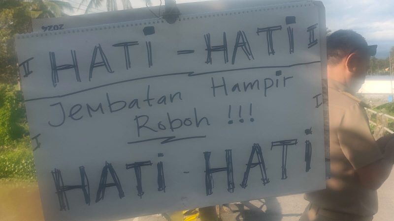 Warga Blokade Jembatan Bila, Satu Kecamatan Terancam Terisolasi