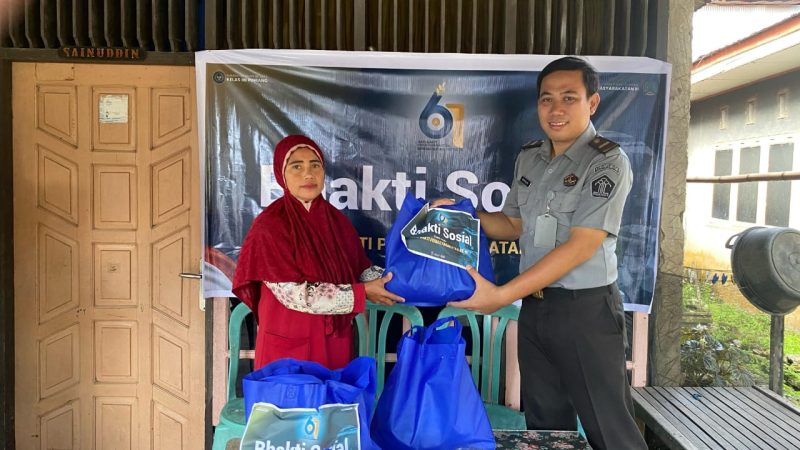 Pemasyarakatan Berdampak, Rutan Pinrang Bagikan 15 Paket Sembako kepada Masyarakat