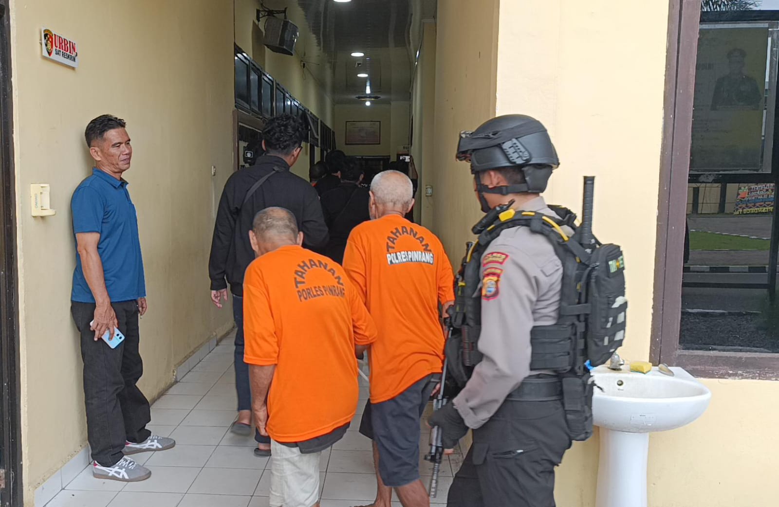 Nahas Dua Kakek Tua di Pinrang Harus Mendekam di Sel usai Kedapatan Berjudi Sabung Ayam