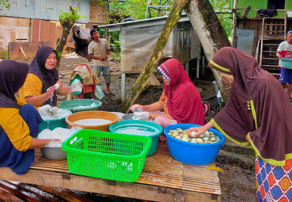 Perkuat Ekonomi dan Ketahanan Pangan, Pertamina Sulawesi Kembangkan Budidaya Bebek Petelur di Maros