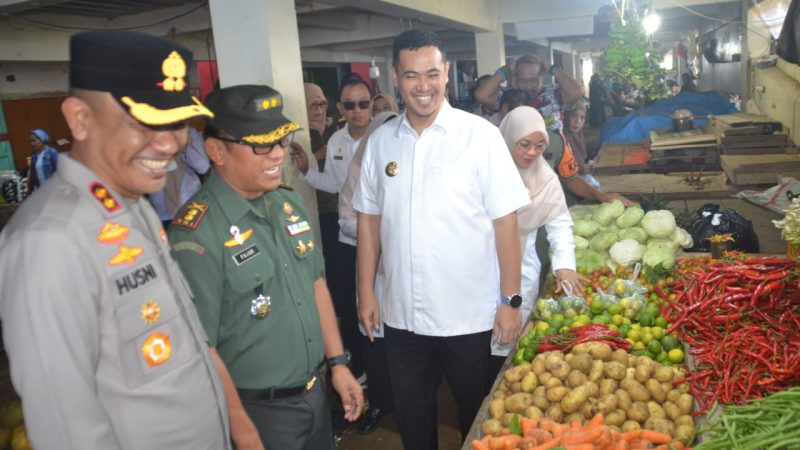 Dandim, Bupati, dan Forkopimda Sidak Harga Bahan Pokok di Pasar Sentral Pangkep