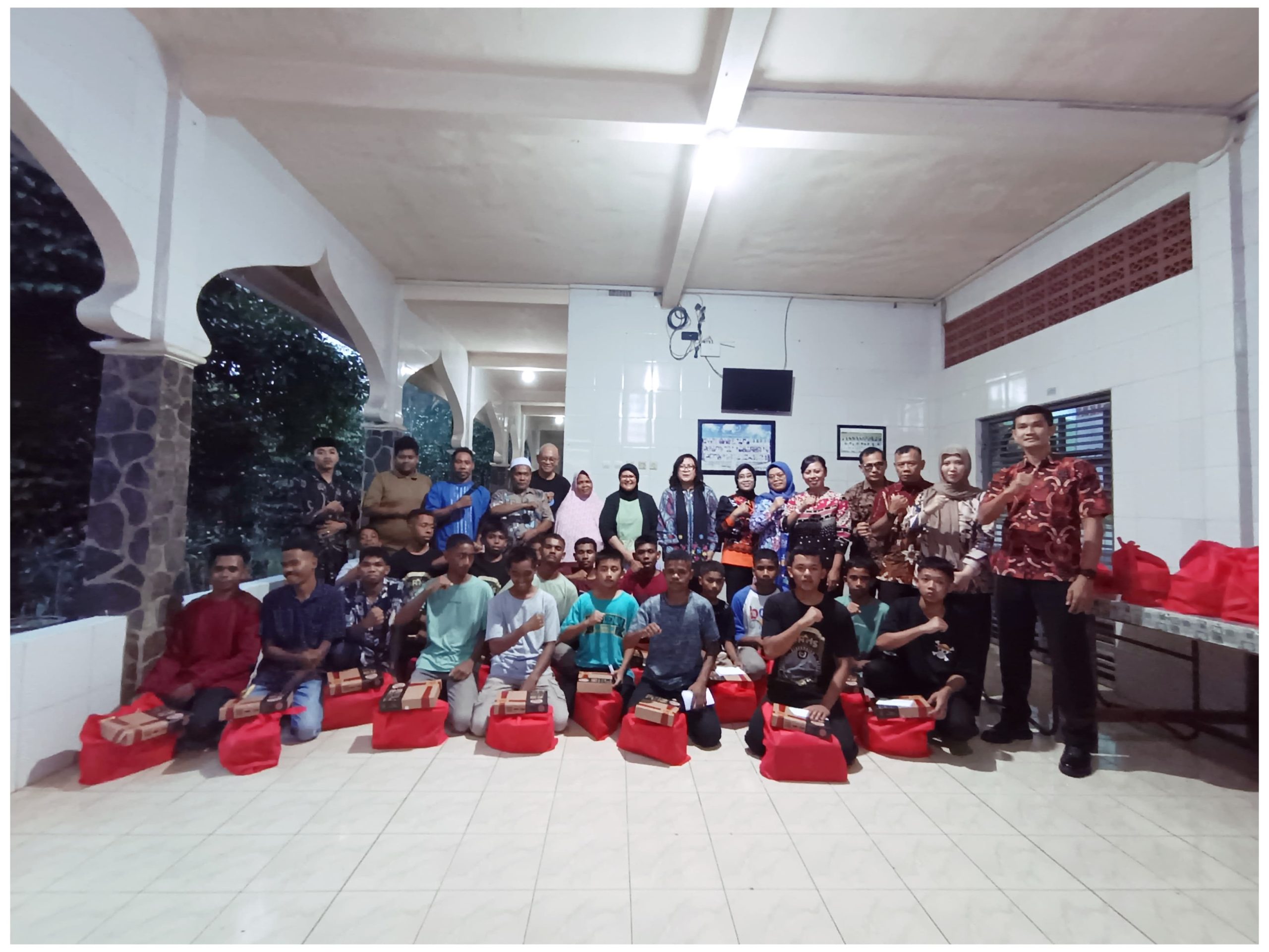 Panti Asuhan Siti Hamdana Sjamsoeddin Sambut Antusias Bhakti Sosial LPPM Unhan RI