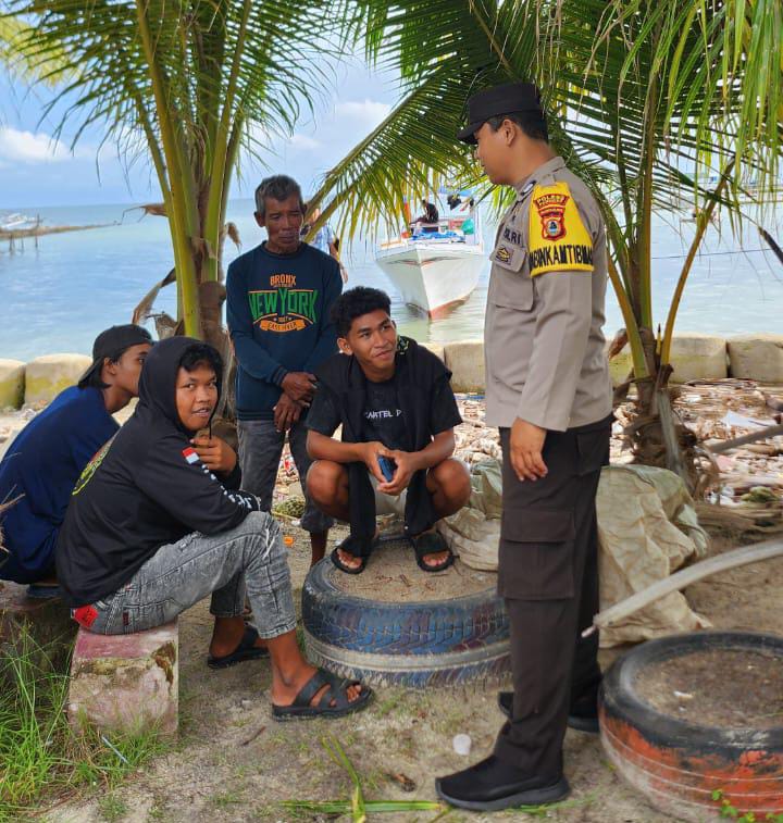 Bhabinkamtibmas Polsek Liukang Tangaya Tingkatkan Koordinasi dengan Warga Binaan Pulau Kapoposang Bali