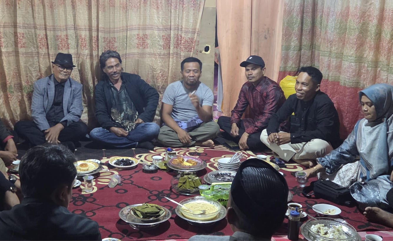Lesehan bersama Warga Gossing, Anggota DPR RI Muslimin Bando Ungkap Pentingnya Literasi Pangan