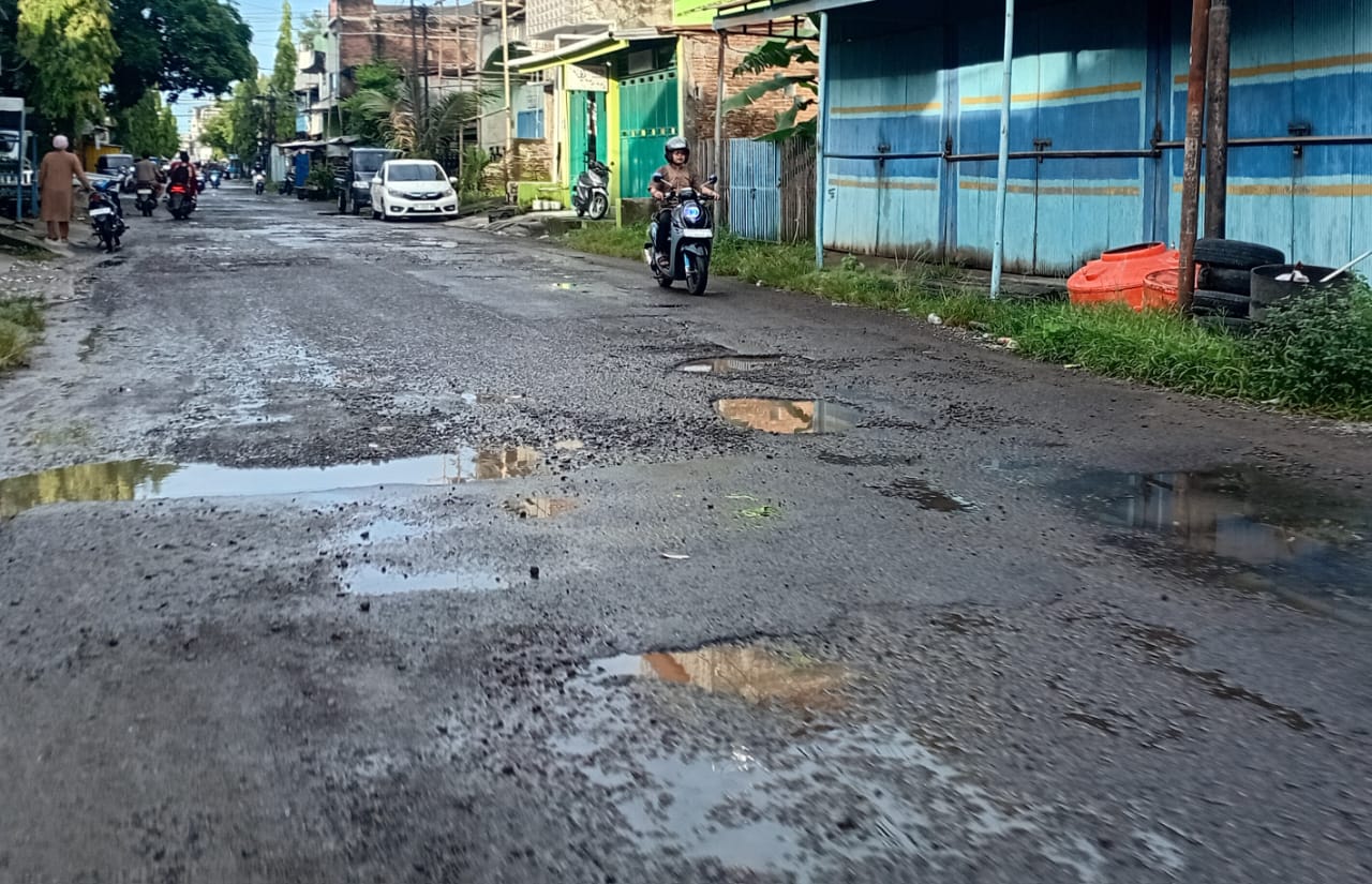 Butuh Perhatian Pemerintah, Kondisi Jalan Pattimura Pinrang Memprihatinkan