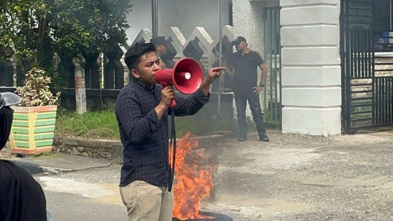 Gema Erut Kecewa Bupati dan Wabup Enrekang Tak Berani Temui Massa Aksi untuk Berdialog soal 100 Hari Kerja