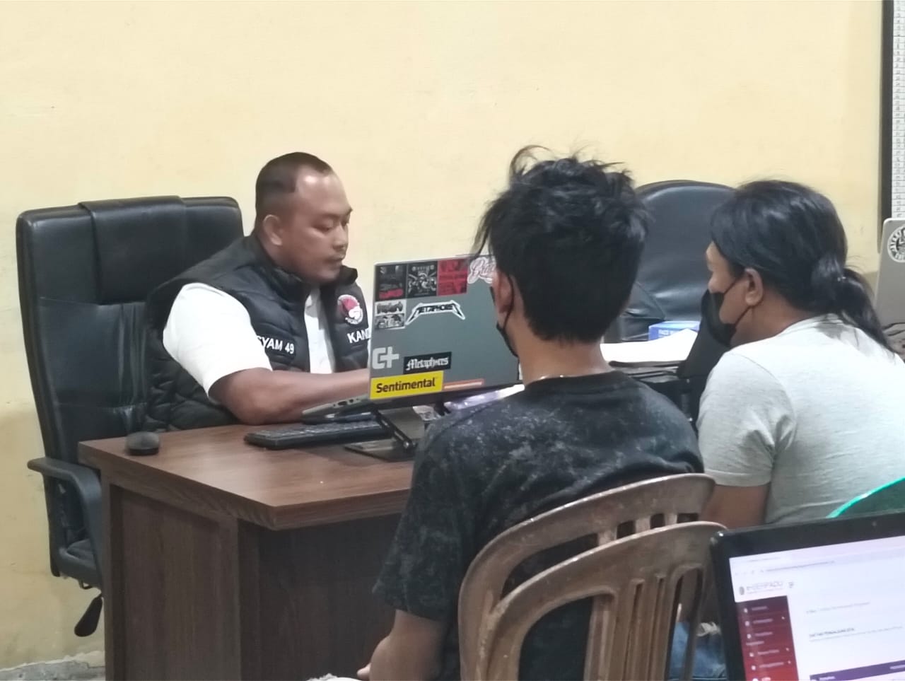 Sat Narkoba Polres Pinrang Temukan 500 Gram Sabu Disembunyikan di Tumpukan Pakaian Bekas