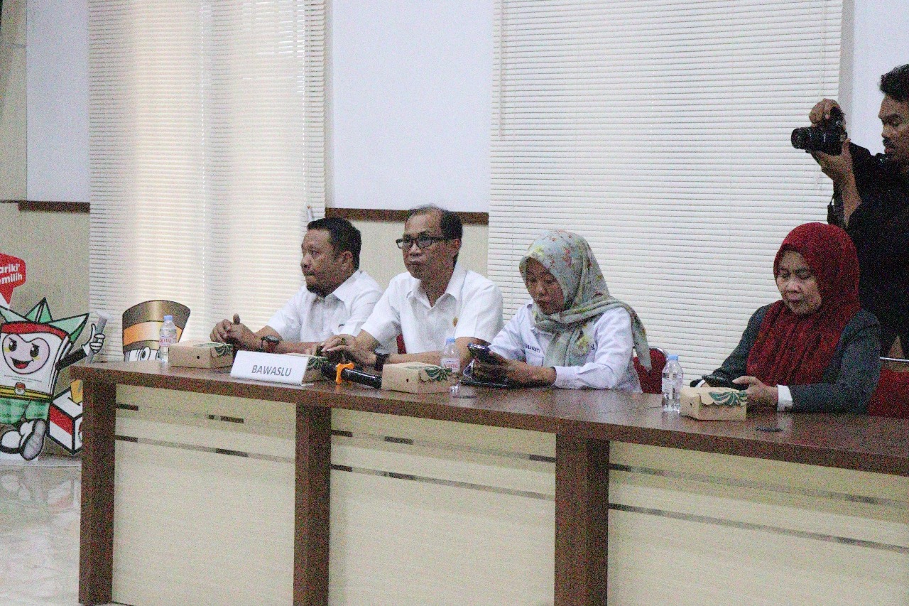 Bawaslu Parepare Ikuti Rapat Pleno Rekapitulasi DPB Triwulan II Tahun 2025