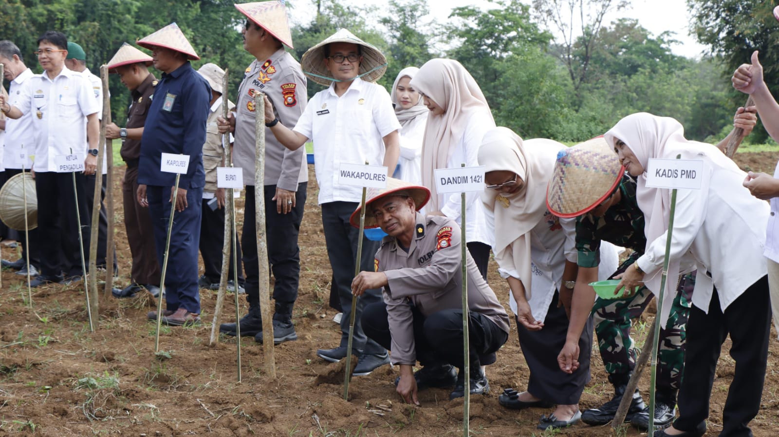 Polres Pangkep Ikut Serta dalam Penanaman Jagung Serentak Nasional 2025