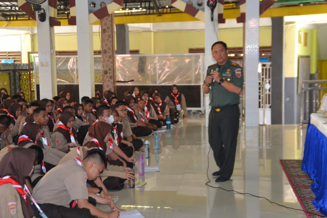 Dandim Pangkep Beri Materi Pengenalan 4 Konsensus Dasar Bangsa ke Pelajar SMAN 11