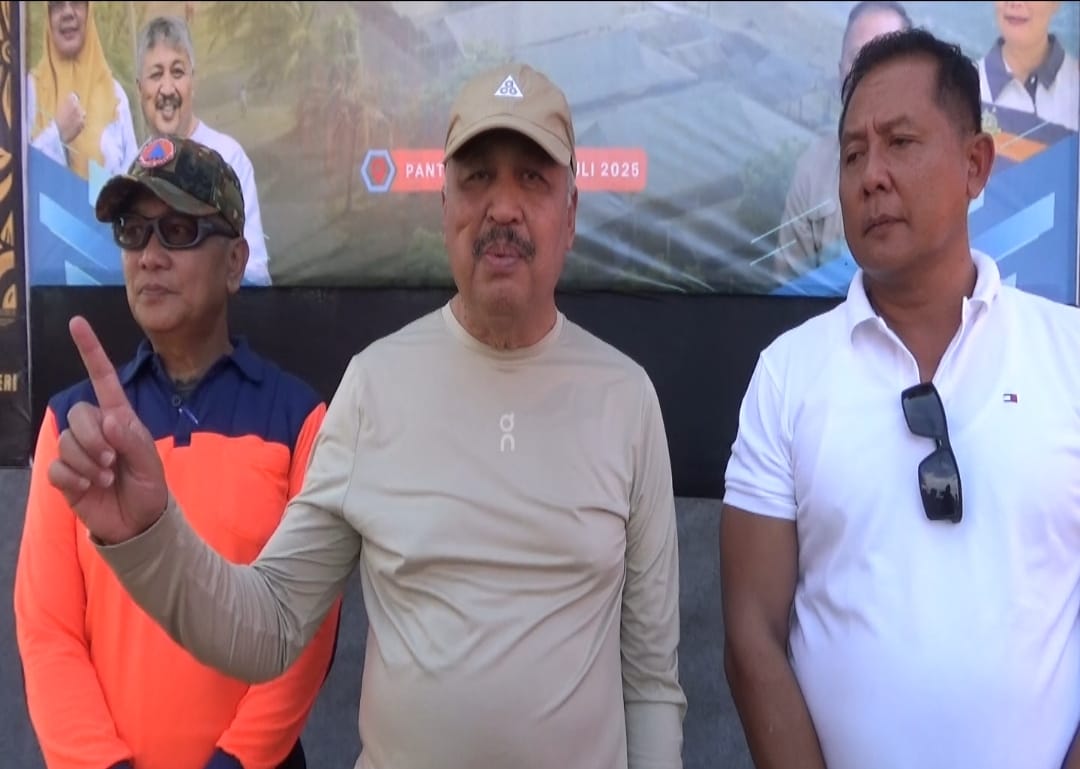Dongkrak PAD, Kejari Pinrang Aksi Bersih-Bersih Pantai Wisata