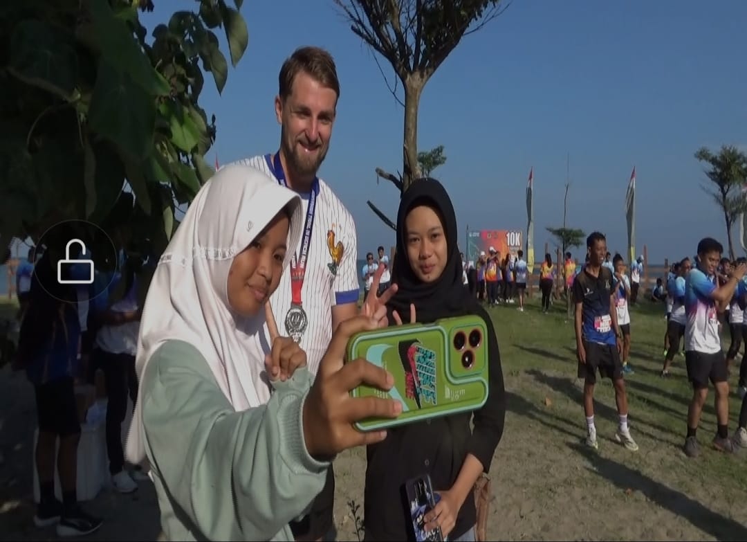 Pelari Prancis dan 700 Runner Sulsel Meriahkan Adhyaksa Trail In Beach Run Pinrang
