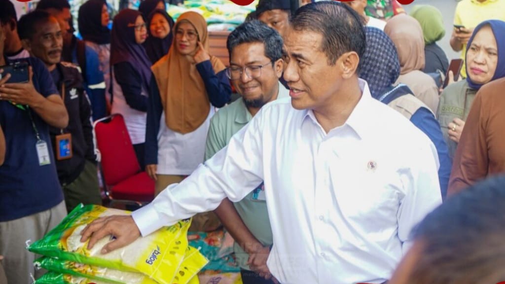 Mentan Pantau Gerakan Pangan Murah Beras SPHP di Majene