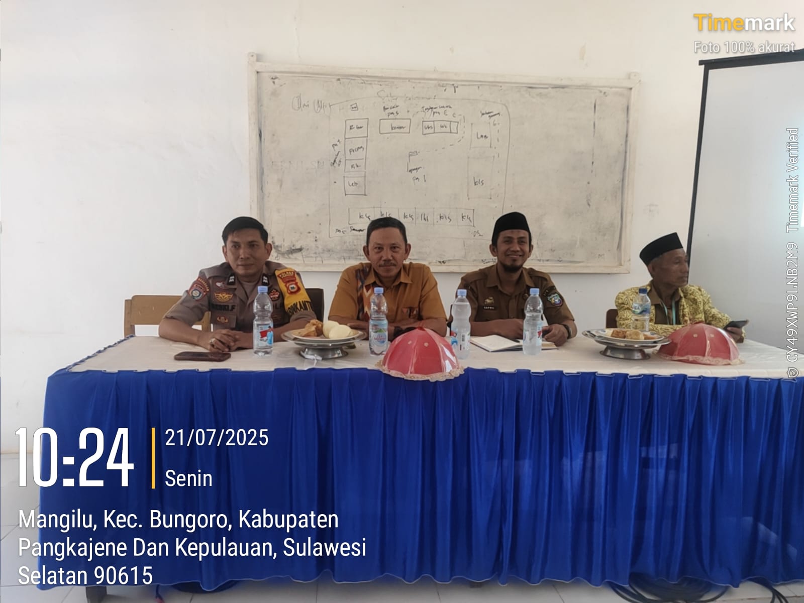 Bhabinkamtibmas Polsek Bungoro Hadiri Pemaparan Tata Tertib dan Peraturan Akademik di SMPN 2 Sela Mangilu