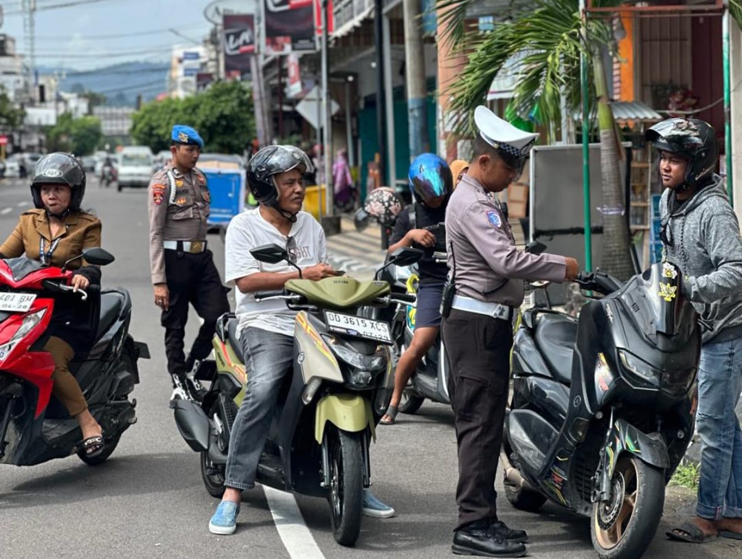 Hari ke-9 Ops Patuh Pallawa 2025, Sat Lantas Polres Parepare Layangkan 15 Tilang dan 32 Teguran