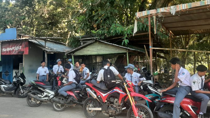 Bhabinkamtibmas Polsek Bungoro Sambangi Pelajar Sosialisasikan Bahaya Narkoba di SMAN 3 Pangkep